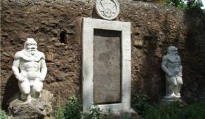 Какую тайну хранят римские «Алхимические ворота»: портал, который должен помочь разгадать загадку философского камня