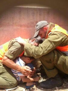 Эта фотография сегодня — самая популярная в израильских соцсетях.