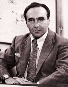 Звали его Якоб Броновски…