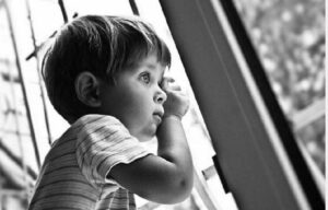 Девушке предложили выбрать ребенка на усыновление. Ее ответ ошарашил заведующую детдома