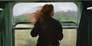 «Еду домой к маме» — сказала Аня и отвернулась к окну, на глаза навернулись слезы