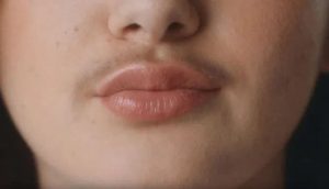 Почему у некоторых женщин в возрасте растут усы и борода, похожие на мужские?