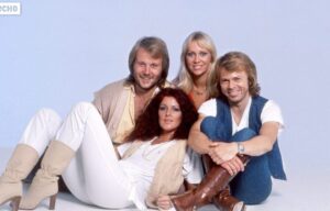 Солисты группы “Абба” впервые за 36 лет появились вместе на публике и это нужно видеть