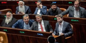 Просто напасть какая-то: у депутатов кнессета и министров скоро снова вырастет зарплата