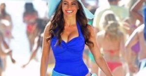 Вечер. Ресторан. Читаю меню. Вдруг мой взгляд привлекают женские ноги. Что за стильная красотка? Поднимаю глаза…