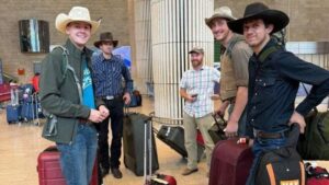 Ковбои из США примчались в Израиль спасать урожай и фермеров