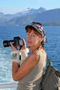 Светлана Казина — путешественница, художница, фотограф-самоучка, чьи снимки облетели весь мир, автор этих строк.