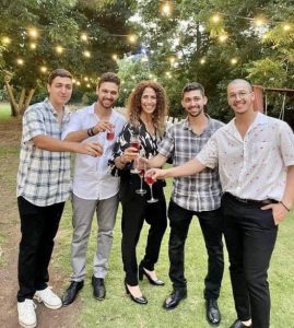 Аелет — лань. Она пишет: "Четверых сыновей я привела в этот мир.