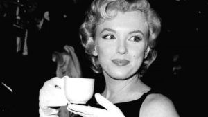 С чесноком или коньяком: необычные рецепты кофе от Наполеона, Принцессы Дианы, Мэрилин Монро