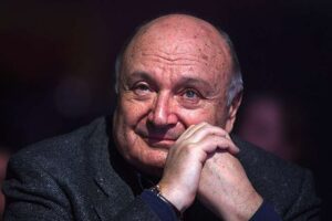 Михаил Жванецкий: «Лучше длинная живая очеpедь, чем коpоткая автоматная»