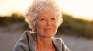 Жизненная история «Бессовестная». Это мерзко. — сказал муж приятельницы. — Она же старая, куда ей по миру шляться, только позориться…