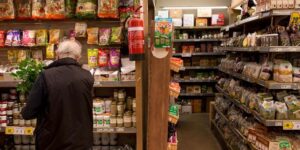 Кому война? Торговые сети повысили цены на ассортимент товаров на 23 процента