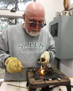 Один из девяти детей, на него все махнули рукой.