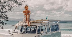 Одни живут легко.