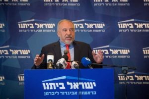 Призыв в армию ультраортодоксов — Либерман высказал острую критику в адрес правительства