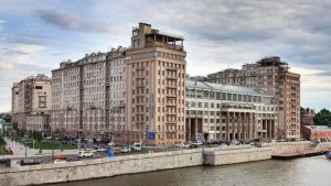 «Кремлевский крематорий» на набережной