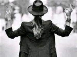 — Надо звать нашу мисс Марпл…