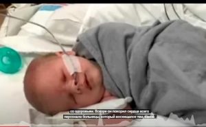 Он родился без глаз и мама бросила его. Вы не поверите, что с ним случилось!  Видео