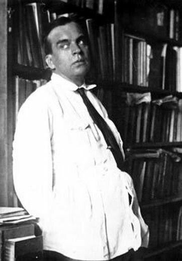 50 лет. Ахматова была уверена, что она едет "выходить замуж"