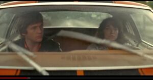 Инопланетянин принимает человеческий облик и влюбляется в женщину, давая ей ….  Видео