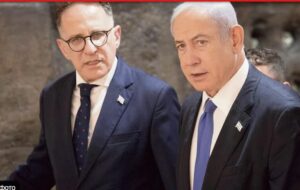 Глава аппарата Нетаниягу оказался в центре скандала о попытке шантажа /От редакции/