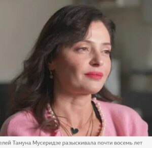 Женщина, потратившая годы на поиски своих настоящих родителей, обнаружила, что давно дружит с отцом в фейсбуке