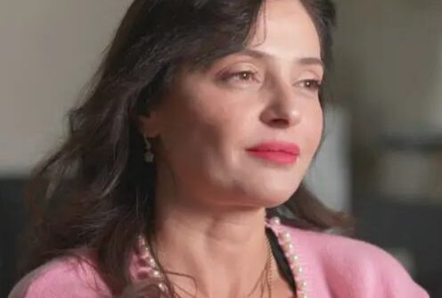 Женщина, потратившая годы на поиски своих настоящих родителей, обнаружила, что давно дружит с отцом в фейсбуке