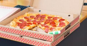 Израиль  Безумие раввината не знает границ: «Пицца должна быть квадратная»