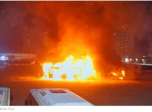 В Израиле произошла серия взрывов автобусов. Бомбы должны были взорваться утром в час пик, но террористы перепутали AM и PM — СМИ