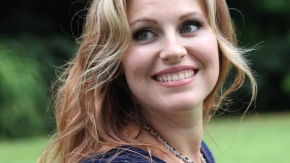 Серова Елена  — Она привыкла, что он есть… Просто есть и все.