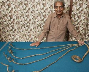 78-летний индиец отращивает ногти на левой руке уже более 60 лет