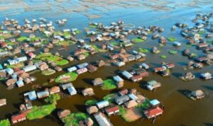 Ганвие – уникальная плавающая деревня на озере Нукуе (15 фото)