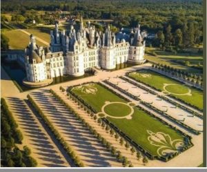 Замок Шамбор — один из самых великолепных замков во Франции и крупнейший замок в Долине Луары.