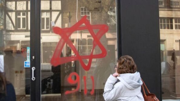 Погромы, избиения, угрозыЕвреи  : Европу захлестнула невиданная со Второй мировой волна антисемитизма