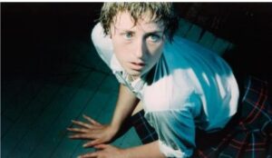 Необычные образы женщины-хамелеона Синди Шерман: светская дама, усталая леди и клоун