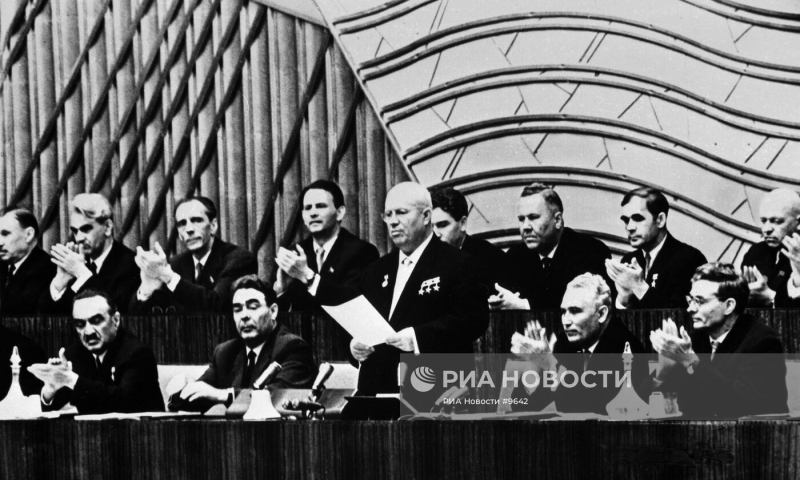 «Сталин осатанел в борьбе с врагами». Как готовился тайный доклад Хрущева