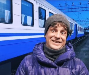 "Два сына провожаю" — ИНТЕРВЬЮ со счастливой матерью мобиков  Видео