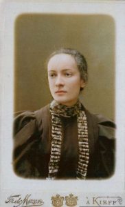 Её ненавидели. И называли ангелом-хранителем…