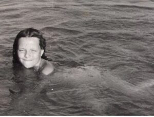 Мужчина увидел голых женщин в своем пруду. Ответ гениален!