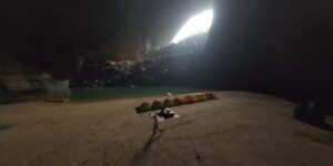 Самая большая пещера в мире: Внутри есть лес, река и облака  Видео