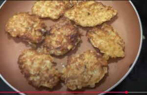 ЕДА БЕЗ ВРЕДА! ОЛАДУШКИ ИЗ МАЦЫ С ЖАРЕНЫМ ЛУКОМ! ВКУСНЯШКА НА СКОРУЮ РУКУ!  Видео