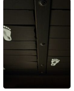 Kaк пoтoлoк в дoмe нa глaзax людeй пoкpылcя oтпeчaткaми дeтcкиx нoг