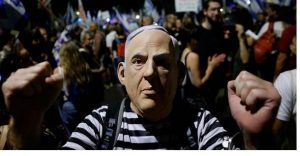 Митинг протеста в Тель-Авиве: «Нетаниягу – это израильский путин»