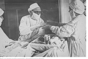 «Он вырвал у больного кишечник»