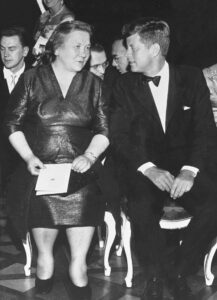 Нина Петровна. Первая леди СССР напоминала бабушку