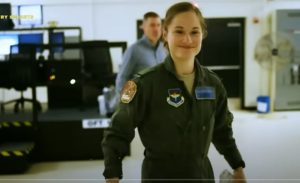 Красивая женщина-истребитель США F-15 взлетает на безумной скорости и что происходит!  Видео