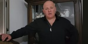 ОКУРОК = МЕЛКАЯ МОЛЬ, отняла жизни миллионов людей и танцует на их костях. ВСЕ ЧТО Я ДУМАЮ О путине и 9 мая.  Видео