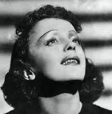 Рассказывает Эдит Пиаф.