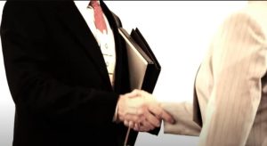 Израиль ударил по Ирану — кто зарабатывает миллиарды на войне?  Видео