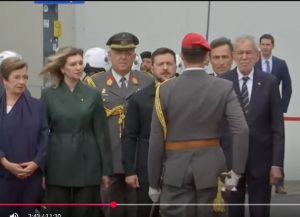 Зеленский и первая леди прибыли с визитом в Вену — посмотрите, как их встретили  Видео